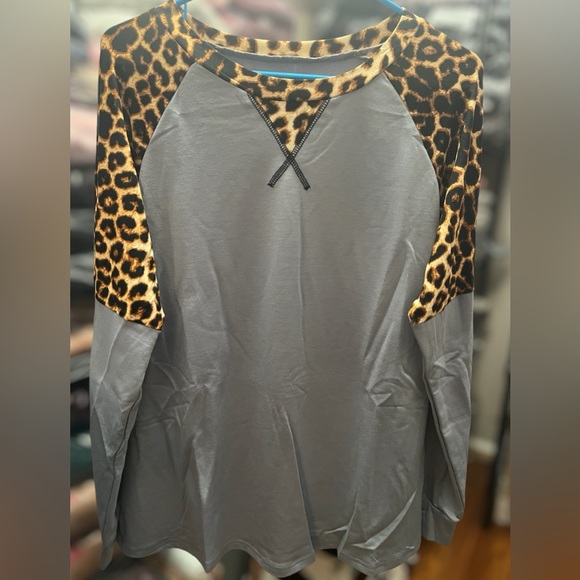 Tops - Women's Long Sleeve Leopard Print Round Neck Casual T-Shirt